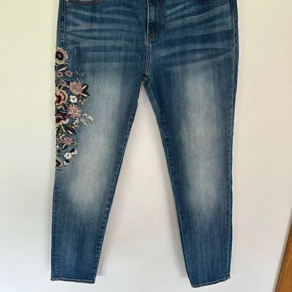 Driftwood Women’s Boho High Waisted Floral Embroidered Slim Leg Medium Wash Jean - Picture 6 of 10
